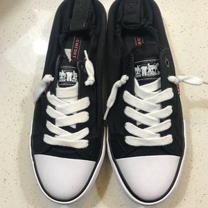 Levi’s Black Slip-on Sneakers- Women sz 7.5